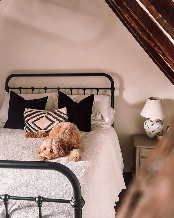 Love white linens with lots of pillows - From Isla #bedroominspo  #bedroomdecor